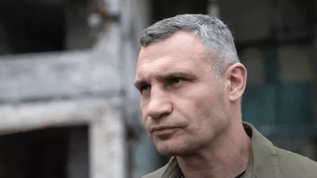 Київ змінить рух транспорту під час тривог: Кличко анонсував нові правила для мостів